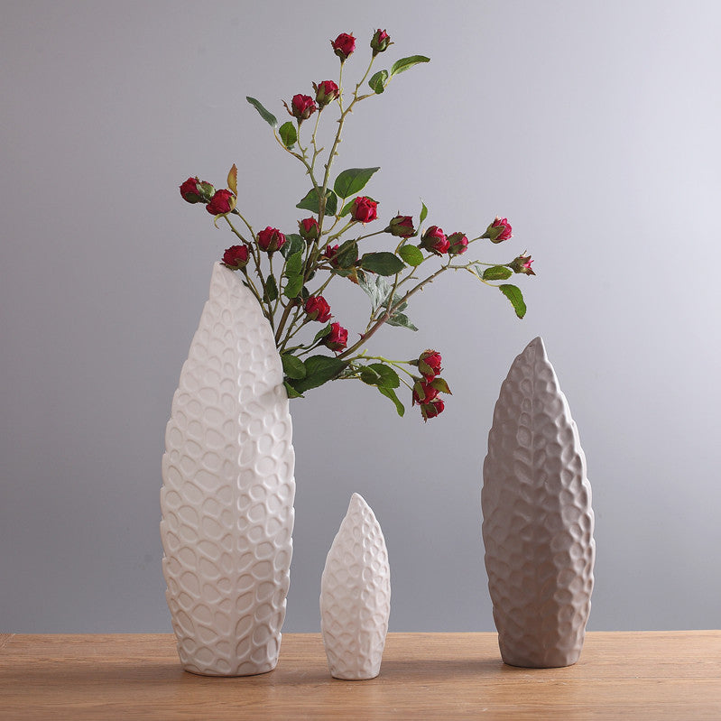 Nordic Style Ceramic Flower Vase: Modern Creative Home Decor